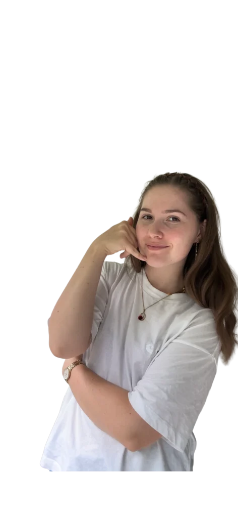 Billede af mig (Katrine) hvor det ligner at jeg har en telefon i hånden